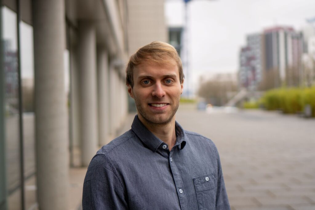 Wie die SmartFactory-KL die Fabrik der Zukunft neu denkt 3 "Das Ziel ist eine Synergie zwischen Mensch und Maschine."
Simon Jungbluth, SmartFactory-KL