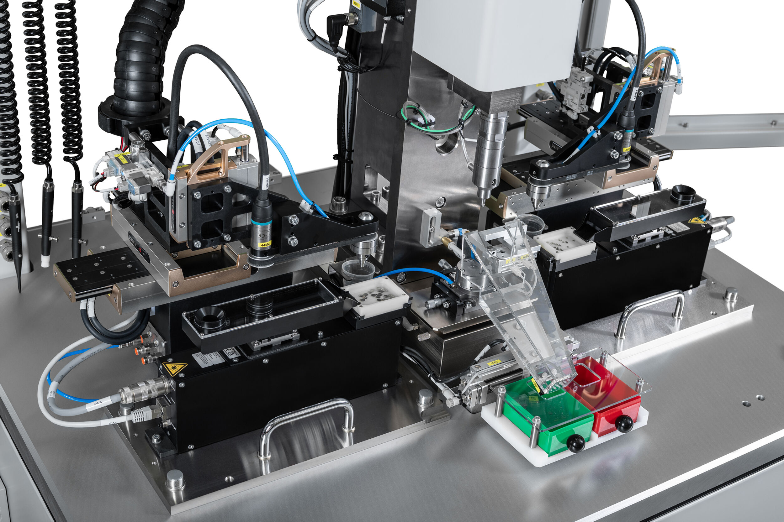 Wie Covatec mit skalierbarer Steuerungstechnik flexibel bleibt 3 Für seine kundenspezifischen Präzisionsmaschinen setzt Covatec auf das kompakte und modular erweiterbare Automatisierungssystem von Sigmatek.