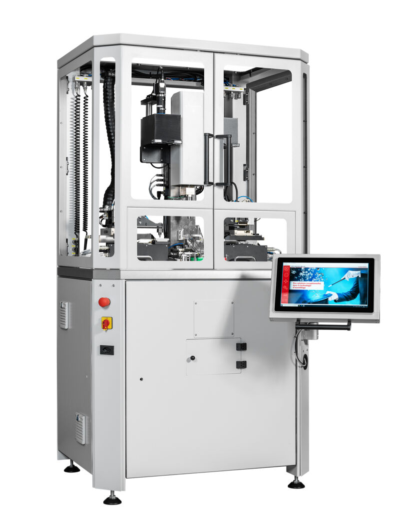 Wie Covatec mit skalierbarer Steuerungstechnik flexibel bleibt 4 Kurze Umrüstzeiten gehören zum Maschinenkonzept von Covatec: Der Speed Riveter Quick Change lässt sich in wenigen Minuten auf neue Bauteile umrüsten.
