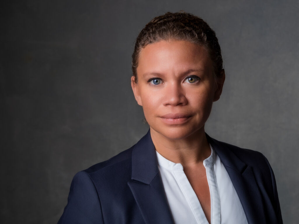 Dark Factory: Visionäre Automatisierung oder technisches Schreckgespenst? 4 "Unsere Vision einer automatisierten,
KI-gestützten
Produktion
ist nicht wirklich
'Dark'"
Jessica Bethune
Schneider Electric