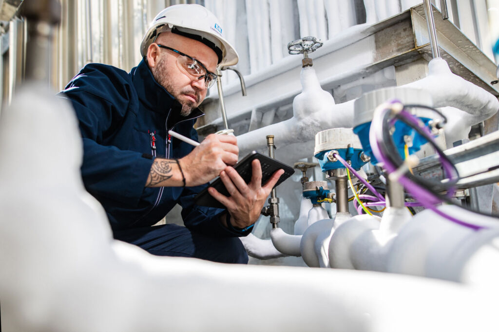 „Resilienz wird zum entscheidenden Wettbewerbsvorteil der Industrie“ 2 Moderne Feldgeräte erfassen heute deutlich mehr Informationen als den eigentlichen Messwert. Erst die intelligente Nutzung dieser Daten schafft zusätzlichen Nutzen für den Anlagenbetrieb.