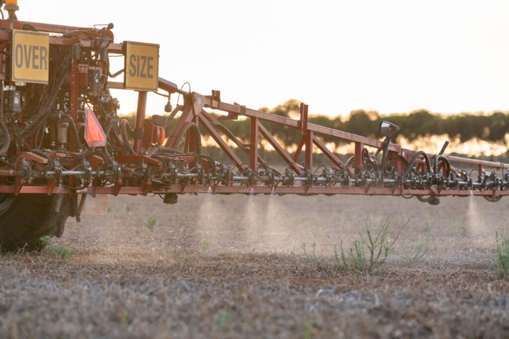 Landwirte weltweit müssen ihre Erträge sichern, Pflanzen schützen und dabei Chemikalien reduzieren, um Umwelt und Budget zu schonen - eine Herausforderung, die in Australien besonders deutlich wird.