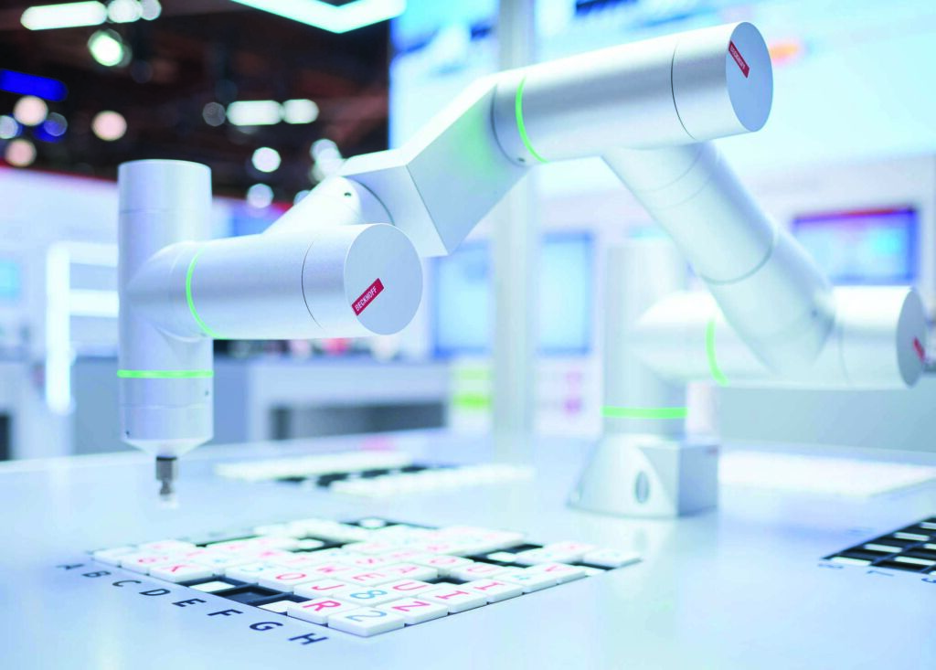 Zukunftsthemen löst man nicht mit Inseln 2 Physical AI verbindet die Bewertung von Prozessdaten mit
einer kontrollierten Reaktion der Maschine.