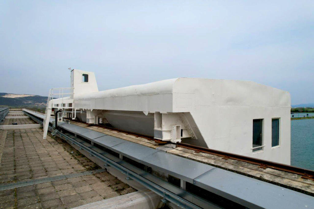 Die Energieführung für das Wasserkraftwerk Châteauneuf du Rhone ist der Auftrag mit dem größten Verfahrweg, den Kabelschlepp Frankreich bislang realisiert hat.