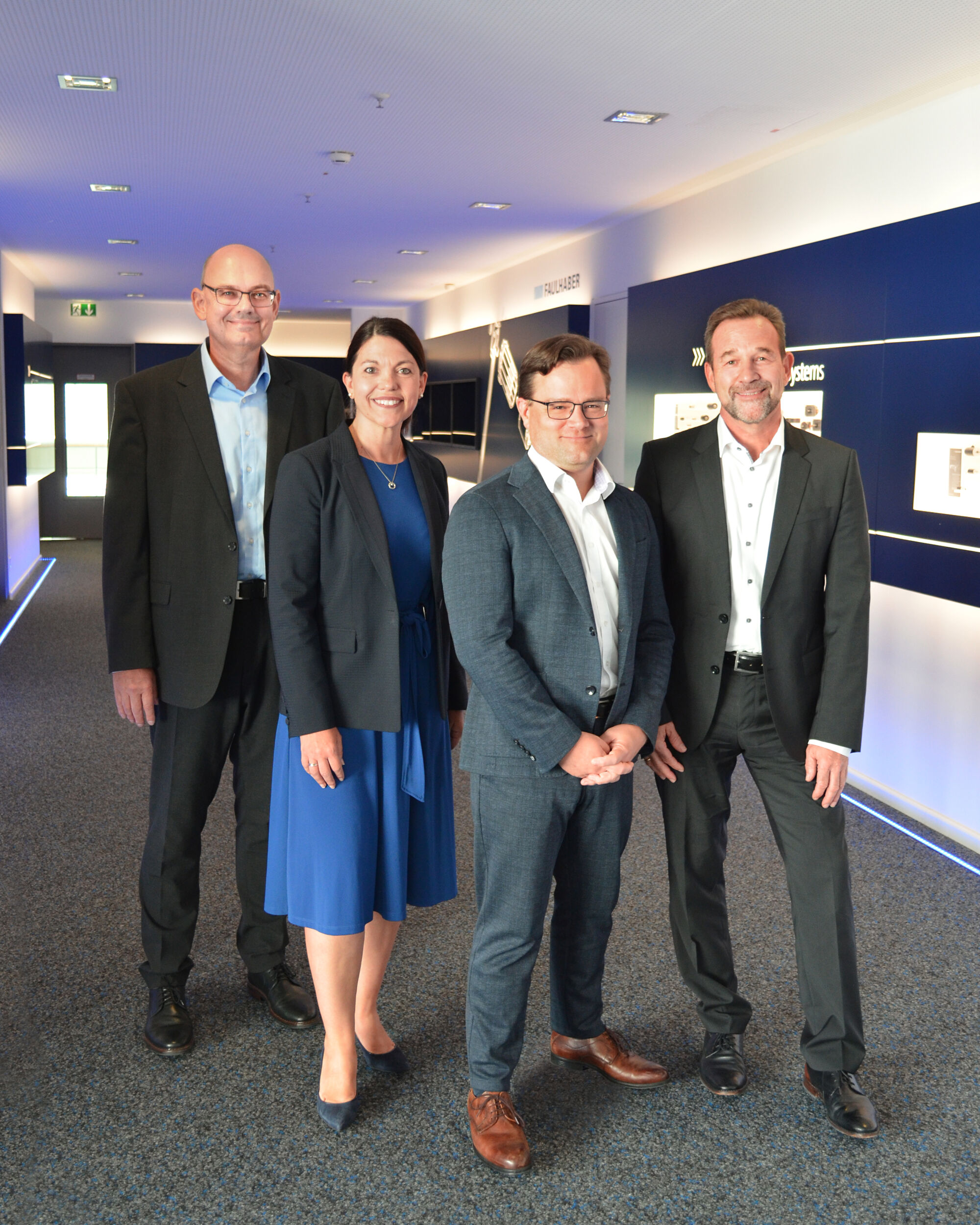 Geschäftsführer Karl Faulhaber (2.v.r.) mit neu strukturiertem Vertriebsteam