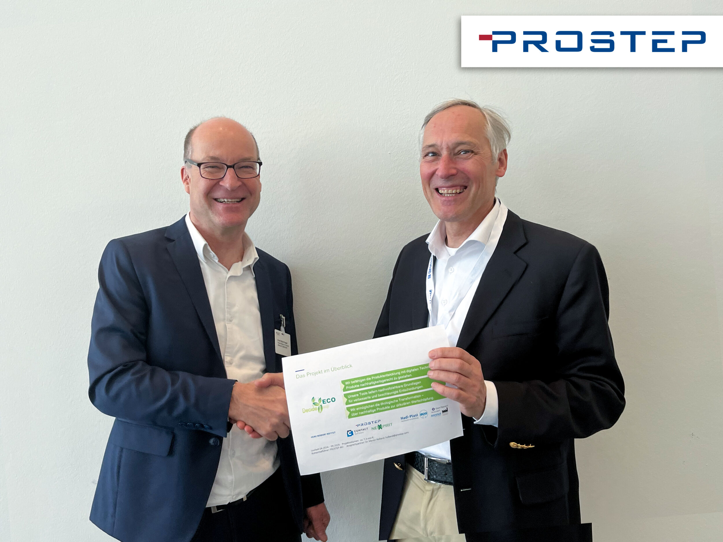 Ernst Stöckl-Pukall, Leiter des Referats Digitalisierung und Industrie 4.0 (l.) und Dr. Martin Holland, Director Strategy & Business Development und Hauptansprechpartner für das Projekt bei Prostep (r.).
