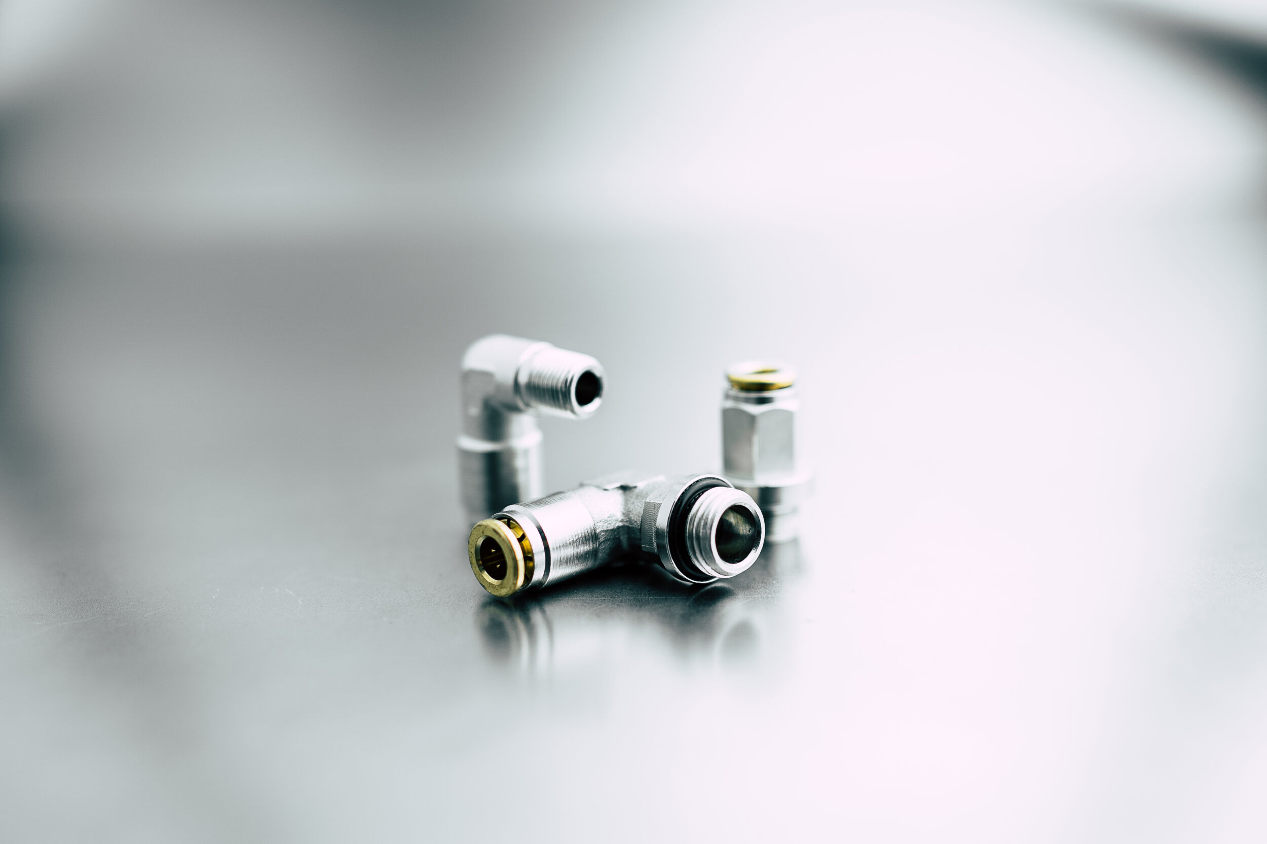 Mit den richtigen Komponenten, wie den HDS Hochdruckverschraubungen von ITV, lassen sich Leckagen reduzieren. Der Lösering mit integrierter Spannzange sowie einem O-Ring aus HNBR erleichtern die Montage und ermöglichen einen modularen, flexiblen Aufbau.