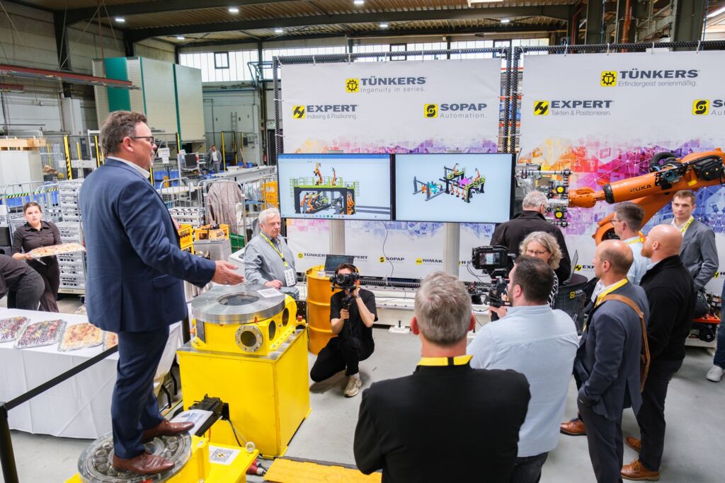 Bildquelle Expert Tuenkers Fachtagung 2025 Vorfuehrung am Stand klein 1
