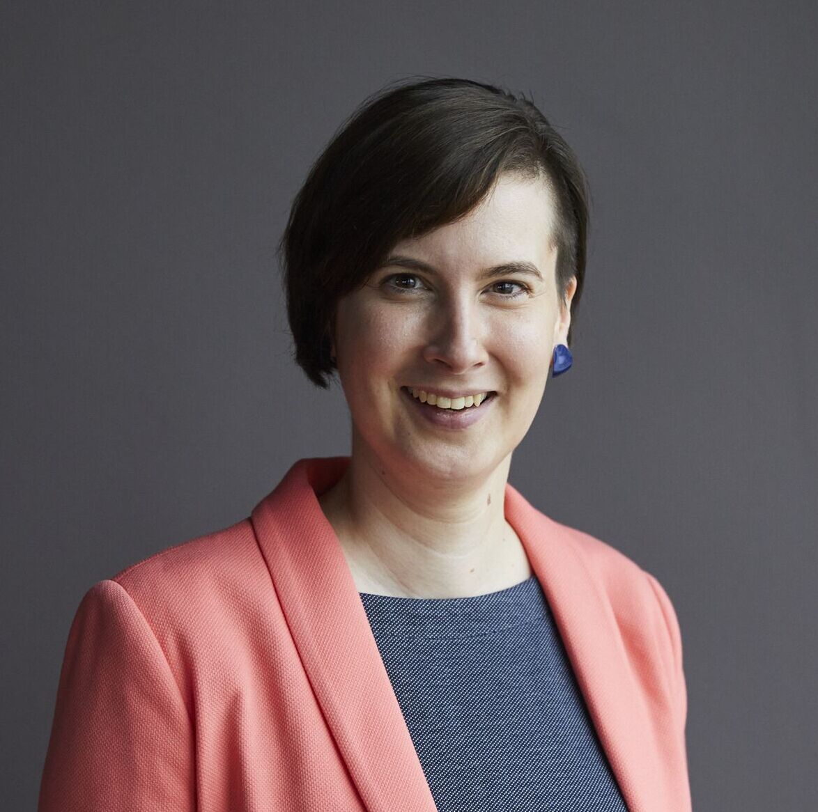 Marina Schmitz ist Autorin und Herausgeberin von über 40 Publikationen im Bereich CSR, Organisationsentwicklung und nachhaltiger Unternehmenstransformation.