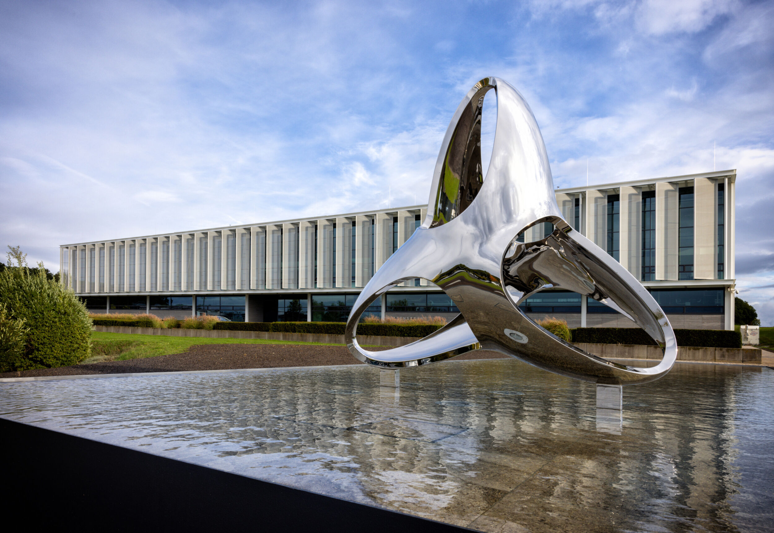 02 WITTENSTEIN Logoskulptur