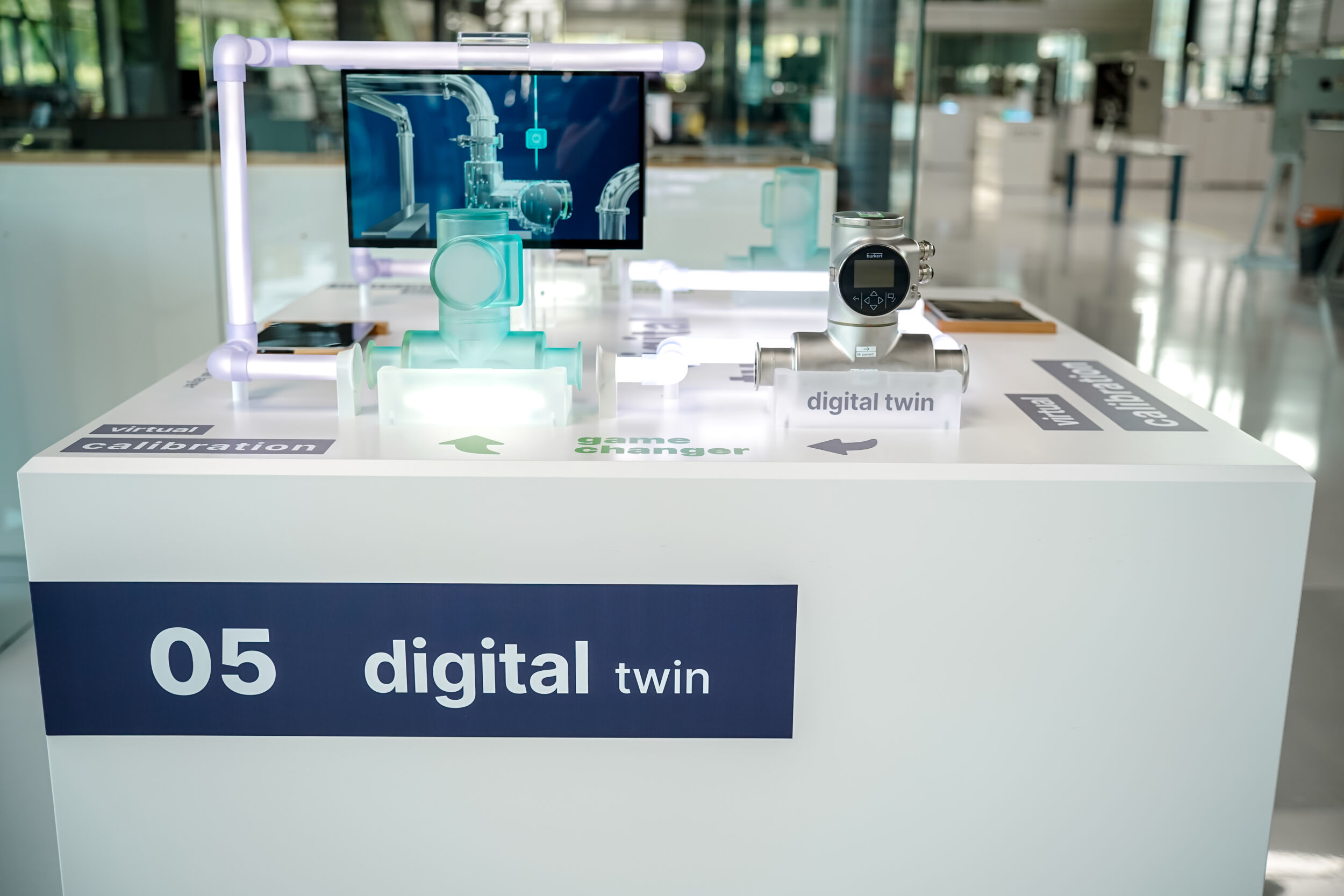 Bürkert setzt aktiv offene Standards um, welche durchgängige Digitalisierung im Sinne effizienter Geschäftsprozesse ermöglichen und bietet diese zukünftig über standardisierte Schnittstellen an.