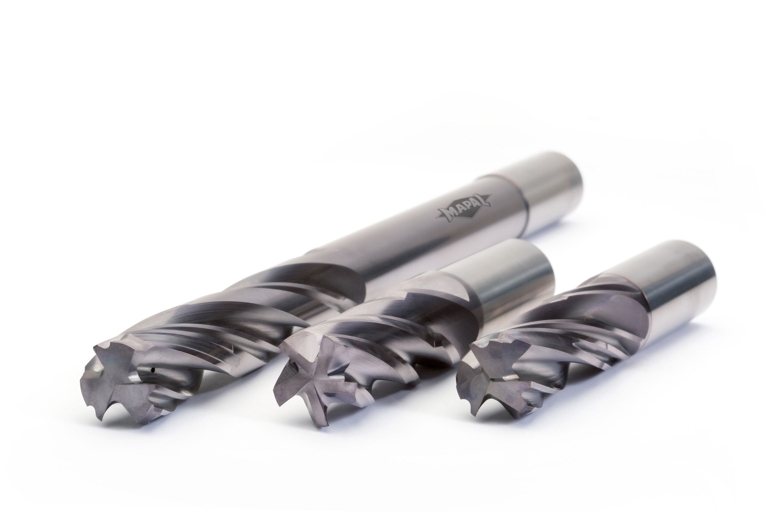 Für variierende Rohgusssituationen die passende Lösung: Der Pilotbohrer mit drei oder fünf Schneiden ermöglicht eine effiziente Pilotierung der Bauteile. Das Vollhartmetall-Aufbohrwerkzeug basiert wie der dreischneidige Pilotbohrer auf einer patentierten Mehrfasentechnologie, die eine saubere Spantrennung ermöglicht und damit Verwirbelungen sowie Probleme bei der Spanabfuhr verhindert