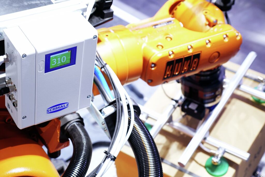 Elektrische Vakuum-Erzeuger, wie die Compact-Pump GCPi von Schmalz, lassen sich ideal in der Vakuum-Automation sowie in der mobilen Robotik mit autonomen Transportsystemen (AGV) und Robotern (AMR) einsetzen.