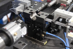 Der 2-Backen-Parallelgreifer GPP5000IL der Zimmer Group ist vielseitig einsetzbar und dank IP-Schutzklasse IP64 für nahezu alle industriellen Anwendungen geeignet.