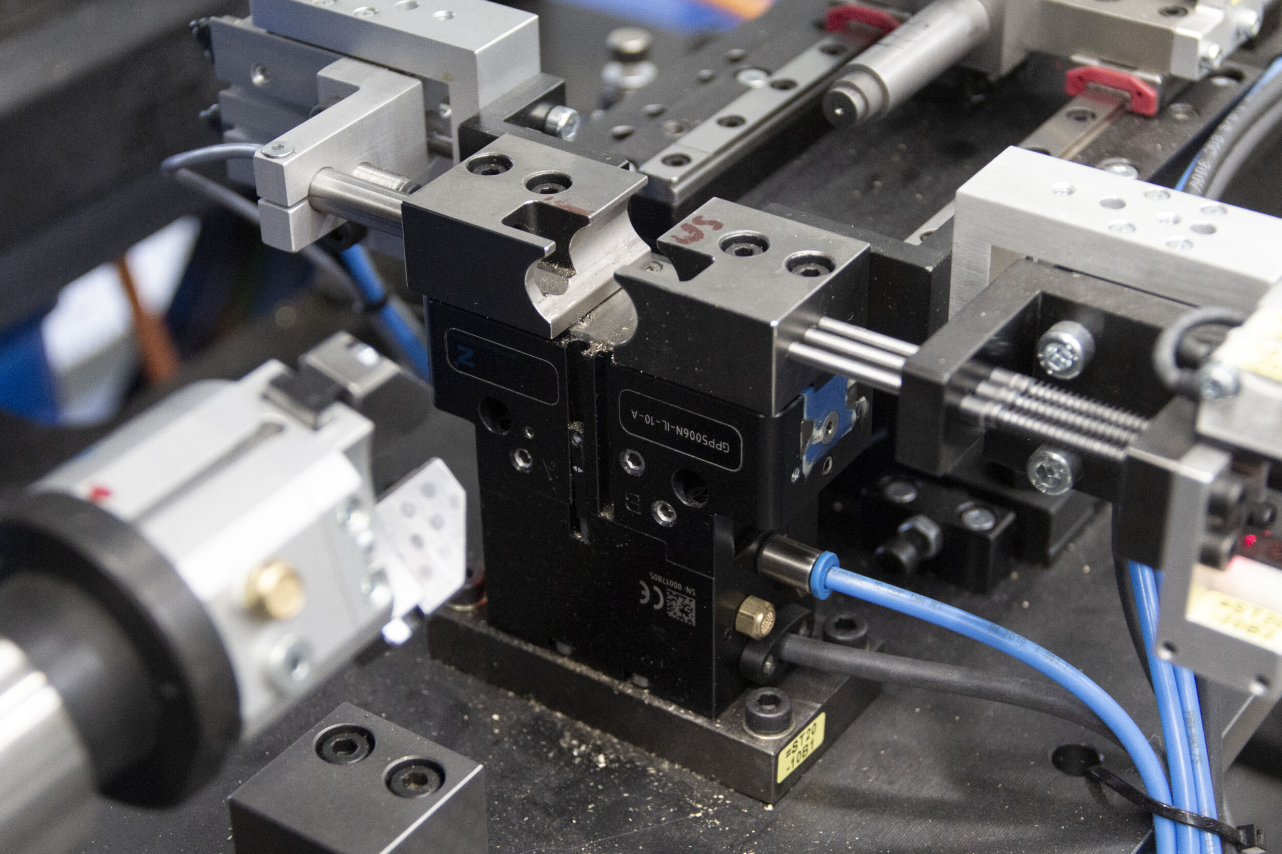 Der 2-Backen-Parallelgreifer GPP5000IL der Zimmer Group ist vielseitig einsetzbar und dank IP-Schutzklasse IP64 für nahezu alle industriellen Anwendungen geeignet.