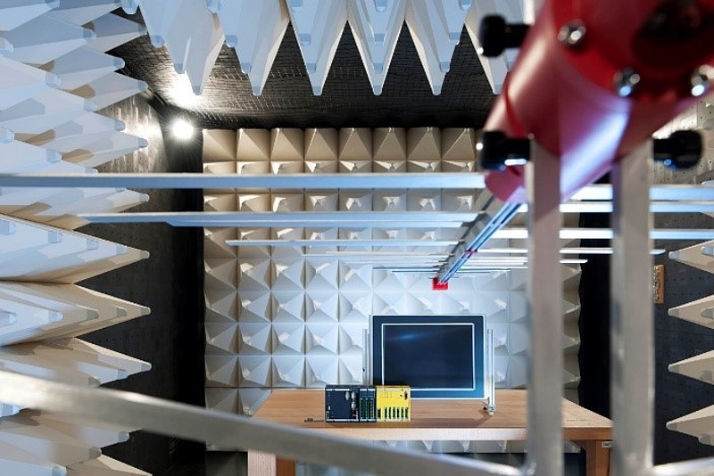 EMV-Prüffeld von Bachmann Electronic: Messung der elektromagnetischen Strahlung