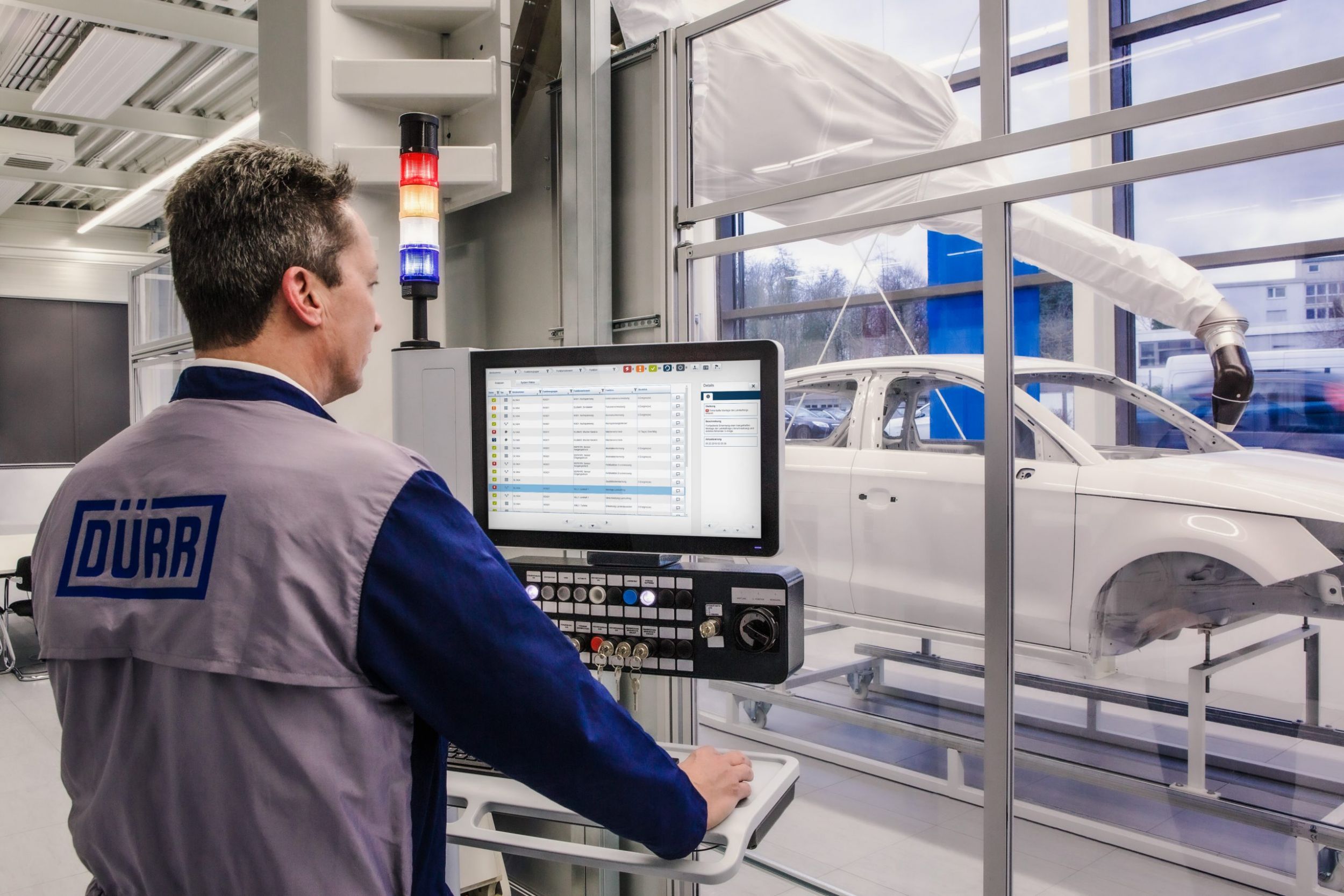 Durch prädiktive Wartungs- und Instandhaltungsinformationen kann die Dürr-Software die Downtime von Lackieranlagen verringern.