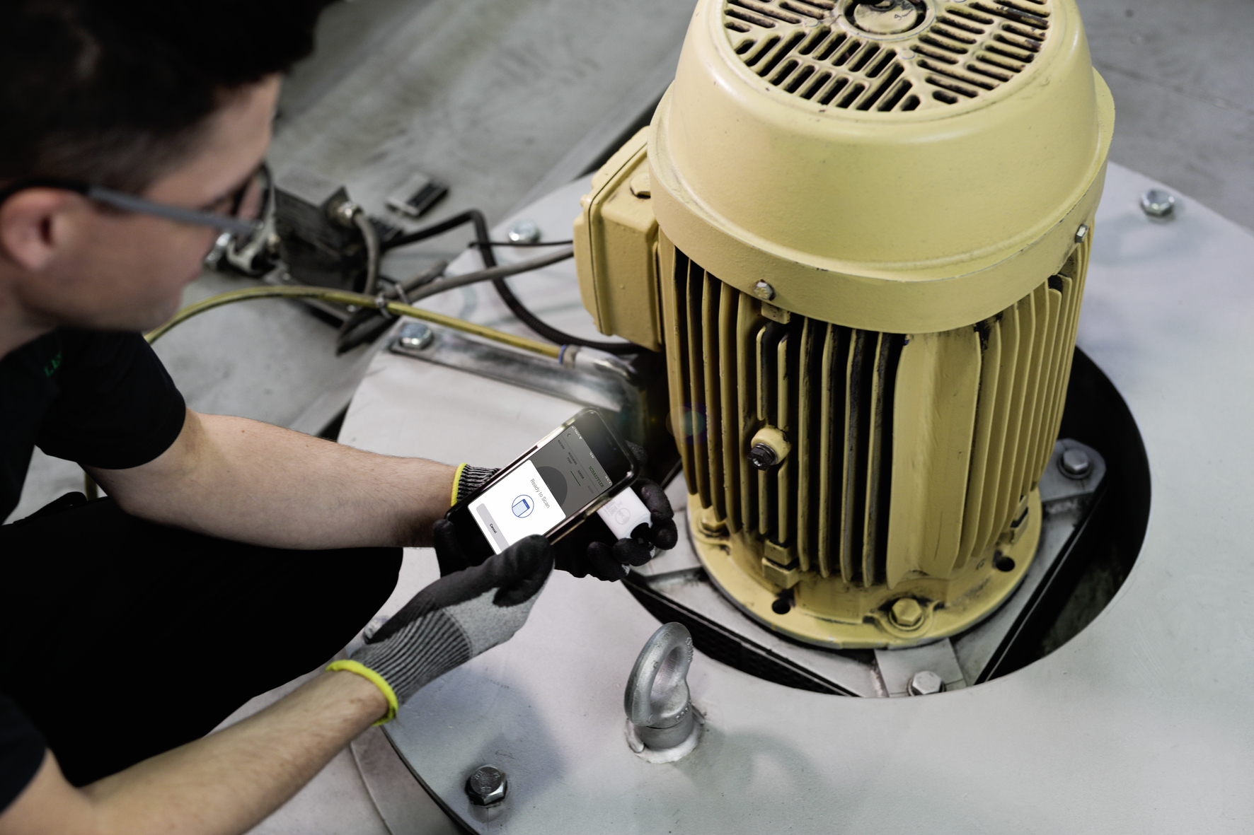 Die Identifizierung und Aktivierung eines Optime-Sensors erfolgen mittels NFC, die Konfigurierung per App auf dem Mobiltelefon.