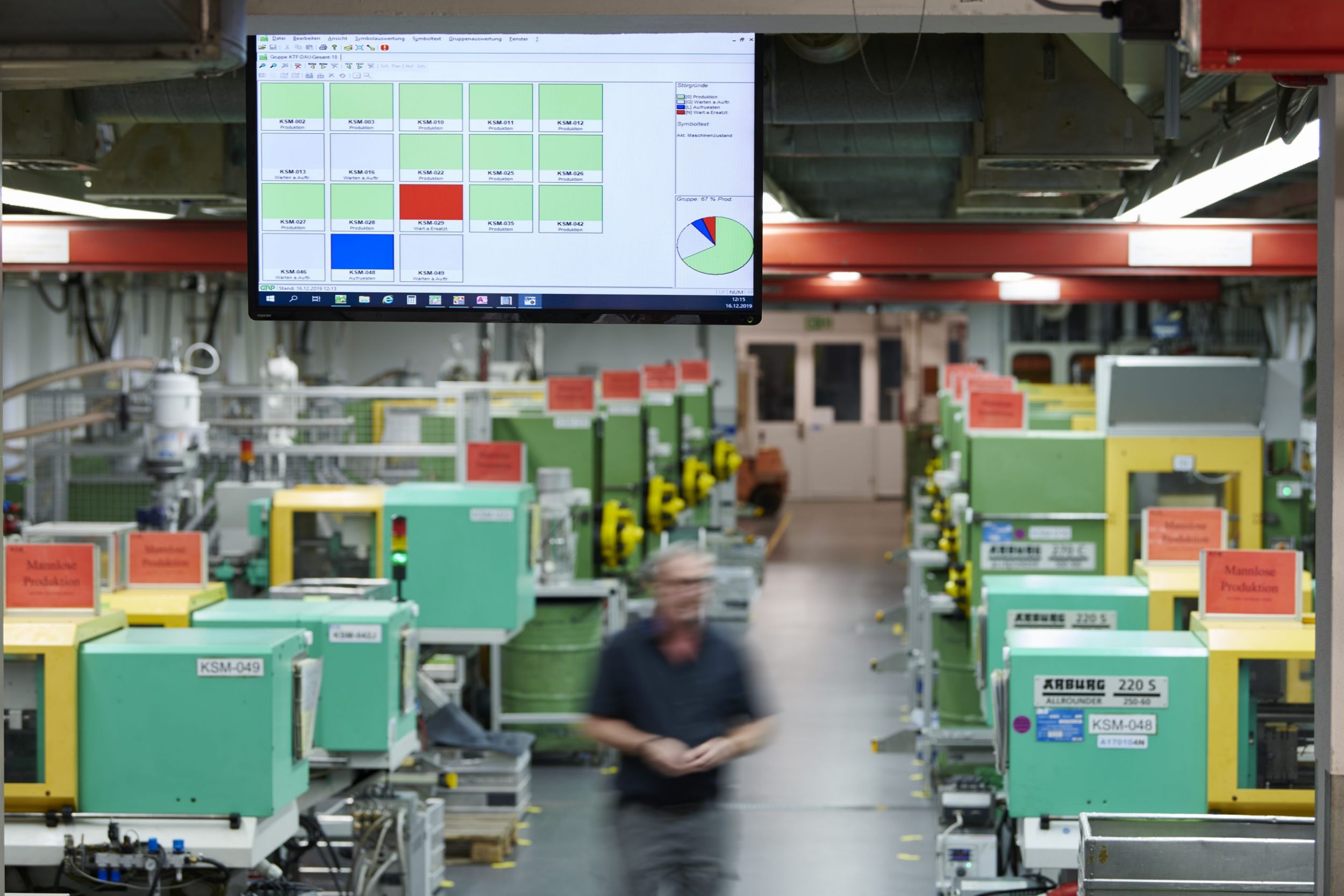 In beiden Werken befinden sich überall dort Terminals, wo Daten eingegeben oder sie aktuell benötigt werden.