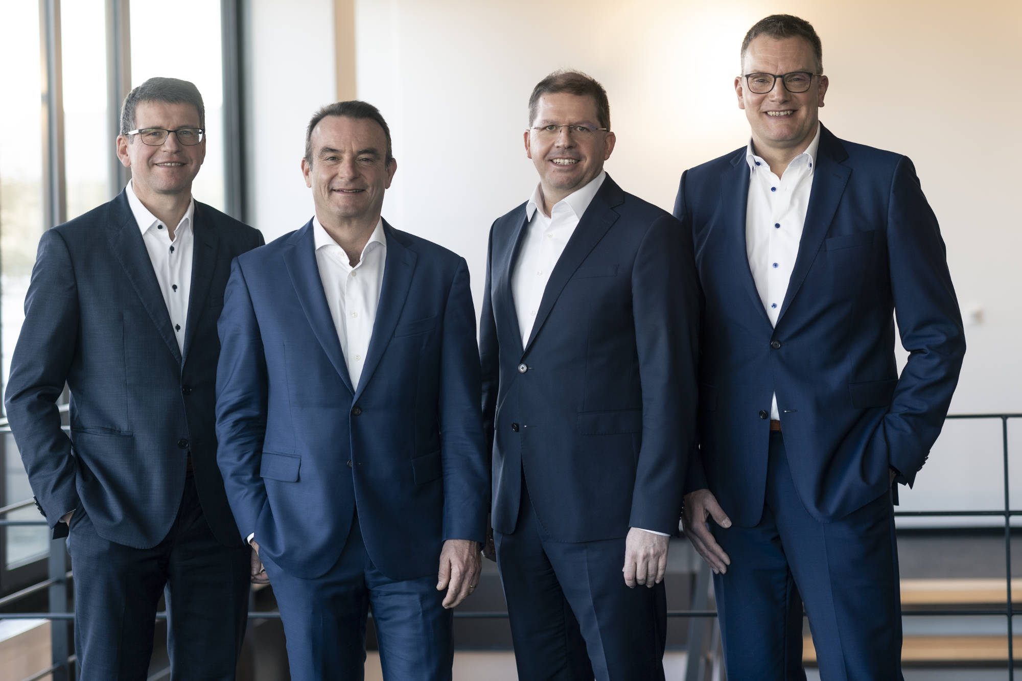 Foto: Die Geschäftsführung von Leadec: Markus Hucko (COO), Markus Glaser-Gallion (CEO), Christian Geißler (CFO) und Martin Kuhnhen (CSO). (Quelle: Leadec).