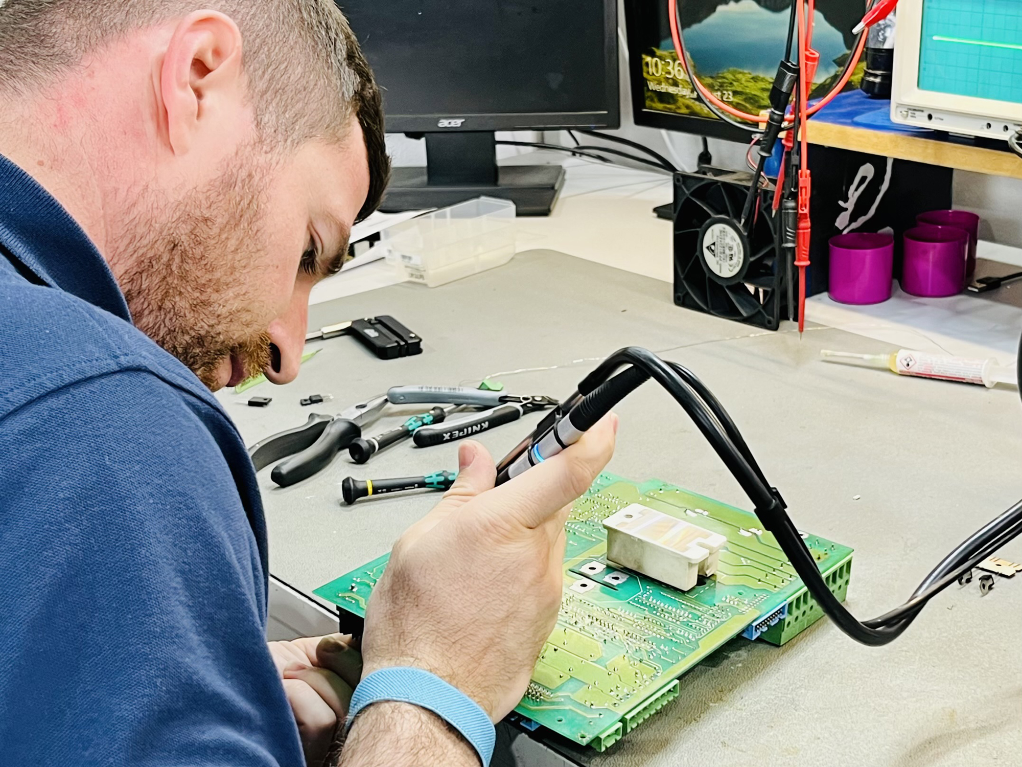 Radwell vertreibt und repariert sämtliche Baugruppen aus den Bereichen Industrieelektronik, Steuerungs- und Antriebstechnik, Robotik und Automatisierungstechnik