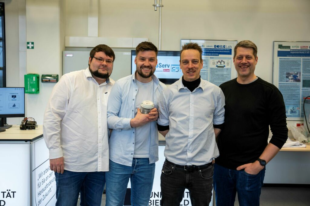 Gemeinsam zum Ökosystem (v.l.n.r.): Rafael Schroeder (Remmert), Dennis Quirin (Uni Bielefeld), Dr. Magnus Redeker (Fraunhofer IOSB-INA) und Dr. Marc Hesse (Uni Bielefeld)