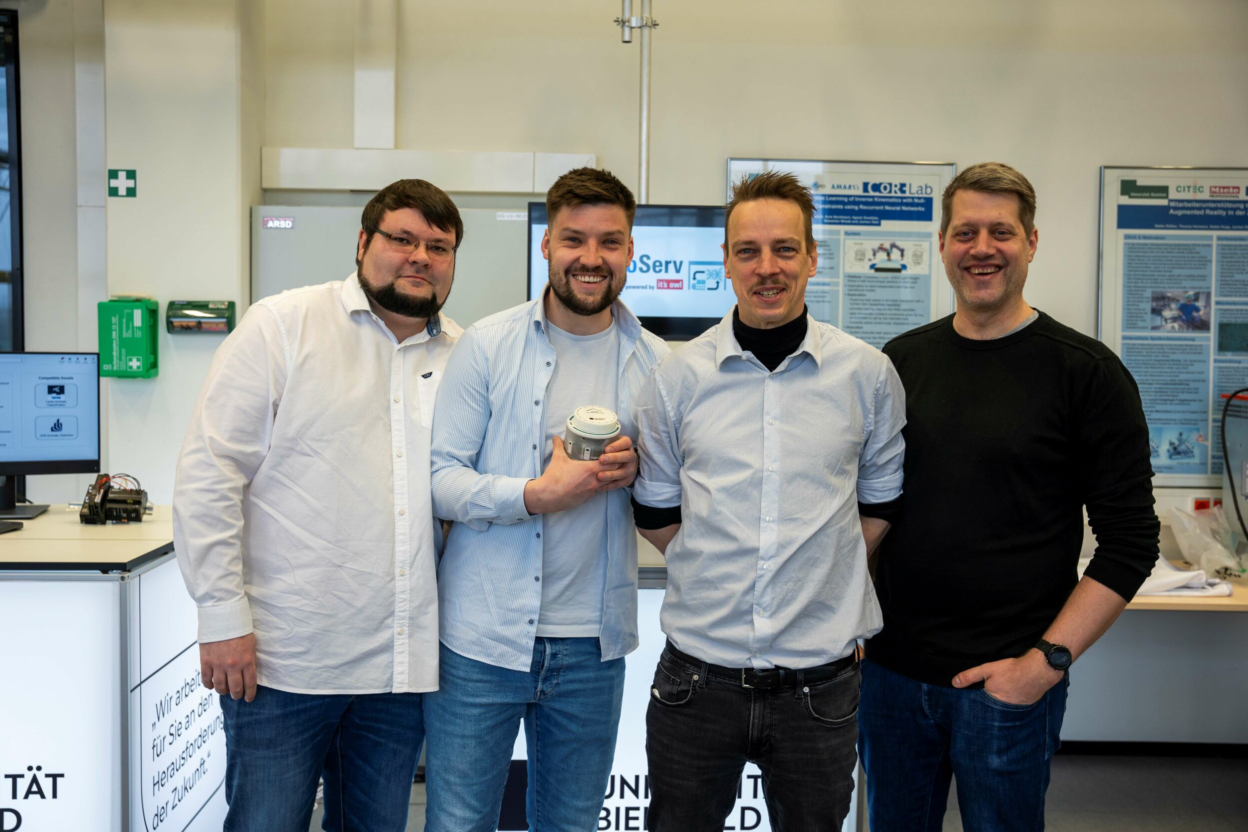 Gemeinsam zum Ökosystem (v.l.n.r.): Rafael Schroeder (Remmert), Dennis Quirin (Uni Bielefeld), Dr. Magnus Redeker (Fraunhofer IOSB-INA) und Dr. Marc Hesse (Uni Bielefeld)