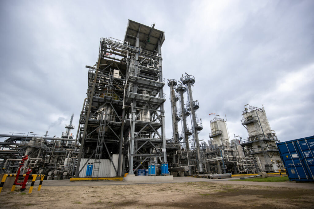 Air Liquide führt eine Rund-um-die-Uhr-Überwachung eines neuen Reaktors ein.