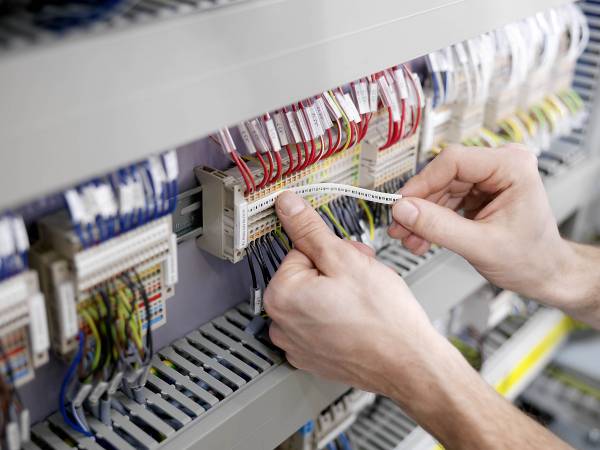Know-how-Austausch zwischen Anlagenbauern und Herstellern