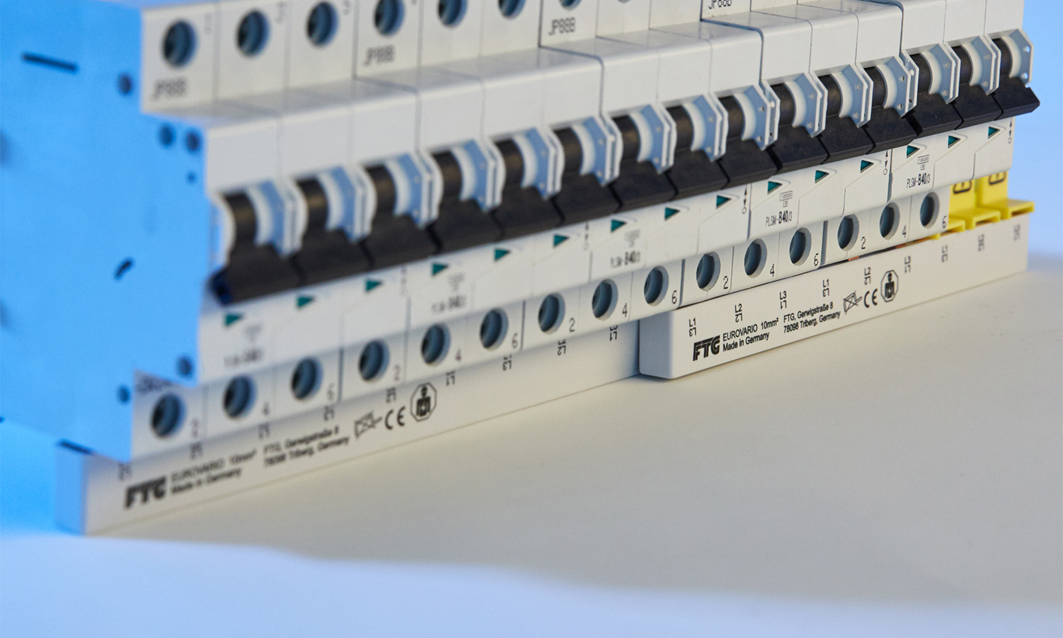 Phasenschienen zur einfachen Erweiterung von Stromkreisen