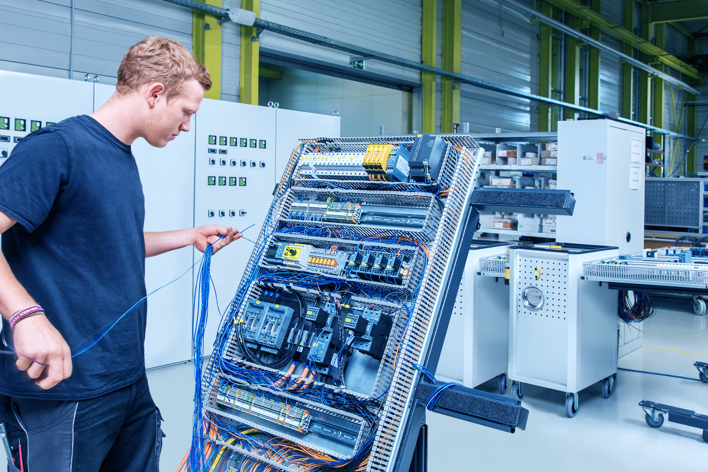 BAH Industrial Solutions – Schaltschrankbau neueste Generation