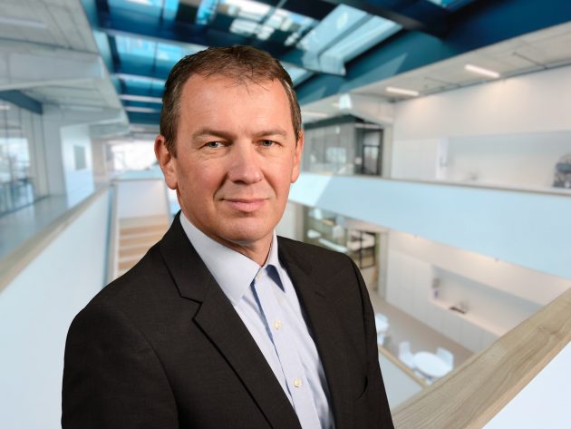 web 204774 Komax Cornel Durrer