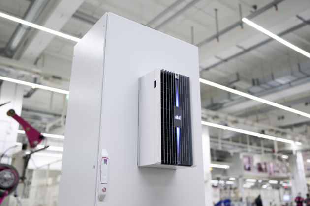 Bild 2 | Die energieeffizienten Blue e+ S-Kühlgeräte lassen sich sehr
einfach an das neue Smart-Service-Portal von Rittal anbinden.