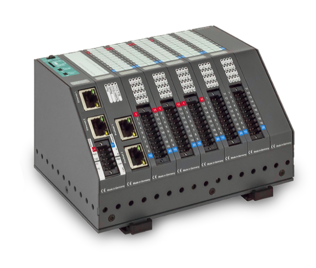 Bild 2 | S7-Lösungen aus dem Insevis-Portfolio: Panel mit Peripherie (l.), Panel-HMI (m.) und S7-CPU mit Peripherie (r.)