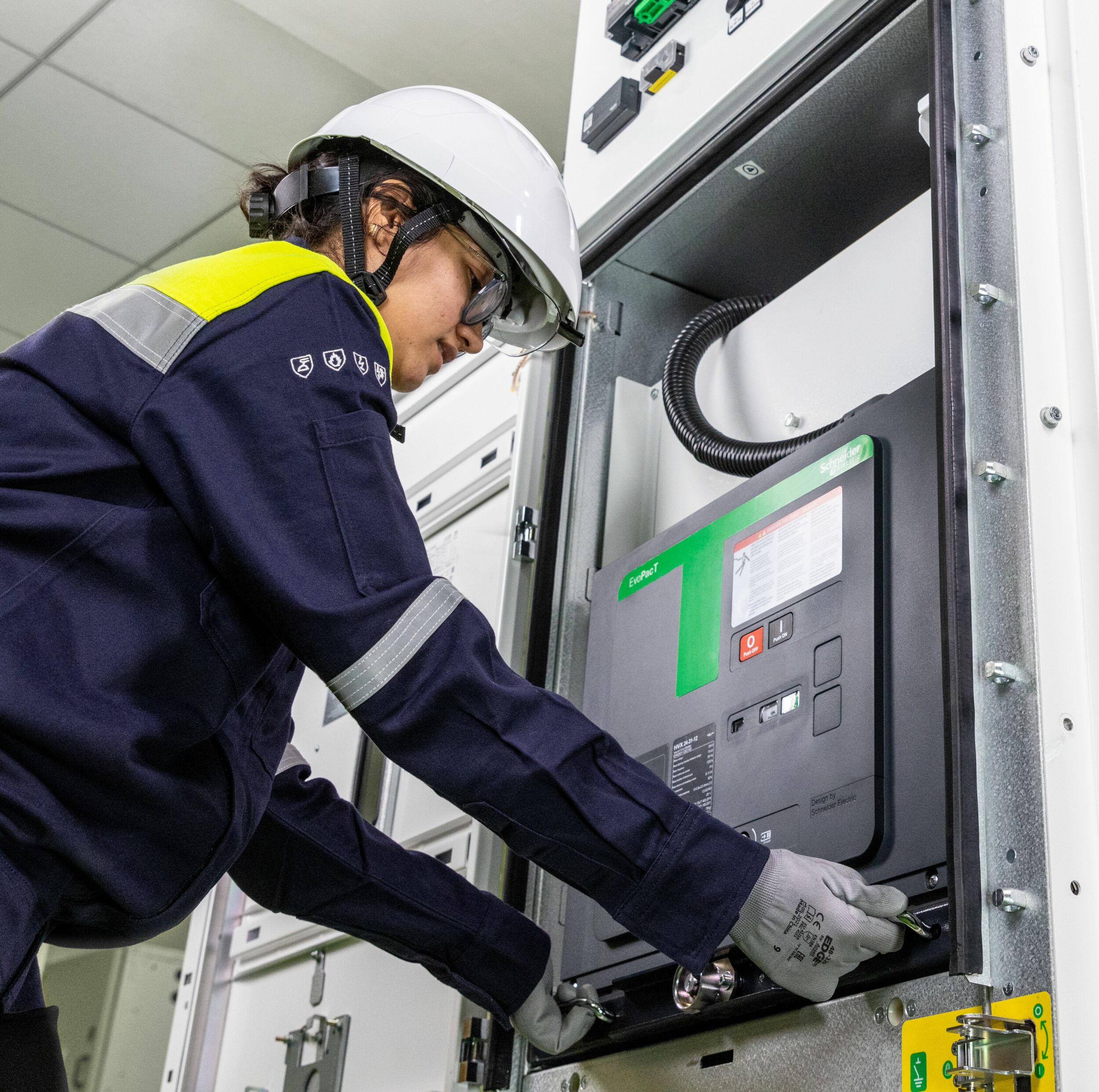 Digital MV circuit breaker EvoPacT HVX 1