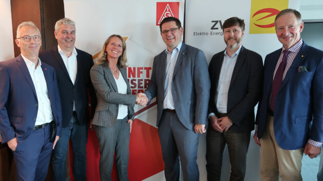 Gemeinsam einen neuen Tarifvertrag für die Beschäftigten in den E-Handwerken ausgehandelt (v. l. n. r.): Alwin Boekhoff, Helmut Dittke (beide Ressort Handwerk und Branchentarifpolitik beim IG Metall-Vorstand), Nadine Boguslawski (Tarif-Vorständin IG Metall), Stefan Ehinger (ZVEH-Präsident), Alexander Neuhäuser (ZVEH-Hauptgeschäftsführer) und Prof. Dr. Ulrich Breilmann (Vorsitzender ZVEH-Fachbereich Tarif).