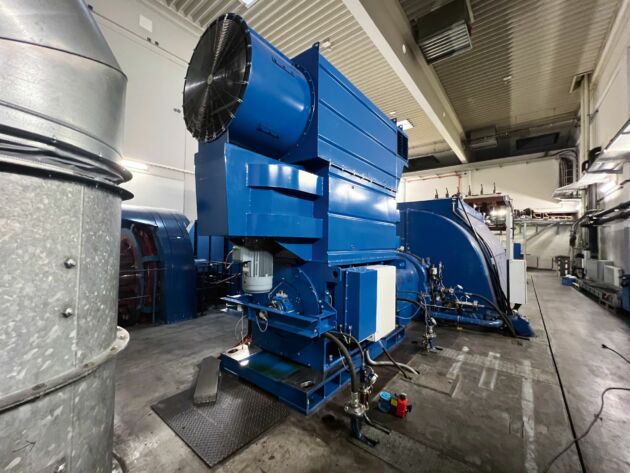 Bild 1 | Im Hochleistungsprüffeld von Ratingen regeln heute ACH580-Frequenzumrichter die Lüfter der Antriebsmaschine für den Kurzschlussgenerator.