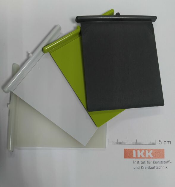 Bild 3 | Diese aus recycelten Materialien hergestellten Kunststoffplatten wurden für das Training des NIR-Sortiersystems verwendet.