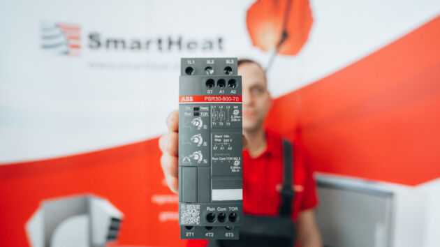 Bild 1 | SmartHeat Deutschland setzt auf ABB-Technologie: Die Güstrower
Technologieschmiede vertraut auf die Steuerungsmodule und Engineering-Kompetenz von ABB für ihre
energieeffizienten Wärmepumpen.