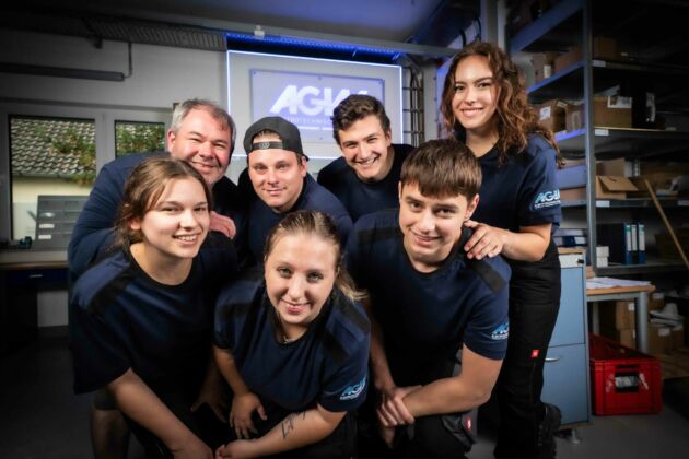 Bild 2 | Kann sich auf neue Arbeitsplätze freuen: das Team des Schaltschrankbaus