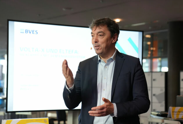 Urban Windelen, Gesch&auml;ftsf&uuml;hrer des Bundesverbands Energiespeicher Systeme e.V., erl&auml;uterte in seiner Keynote die entscheidende Rolle von Energiespeichern f&uuml;r die dezentrale Energieversorgung der Zukunft.