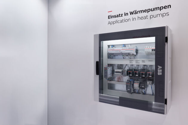 Bild 4 | Exemplarischer Aufbau der Steuergeräte für den sicheren und effizienten Betrieb einer Wärmepumpe in Objekten: Die Controller der ABB Cylon-Serie ermöglichen eine präzise Regelung und Einbindung der HLK-Technik in in mittlere bis große Gebäude, einschließlich Campus-Umgebungen. Der Motorschutzschalter MS132 sorgt in Kombination mit dem PSRC Softstarter für thermischen und elektromagnetischen Schutz.