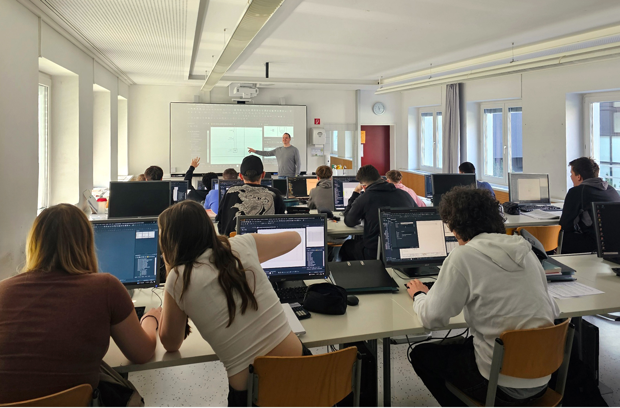 Bild 1 | An der Landesberufsschule 4 in Salzburg werden jährlich rund 280 Fachleute in den Bereichen Elektrotechnik und Mechatronik mithilfe der E-CAD-Lösung von WSCAD ausgebildet.