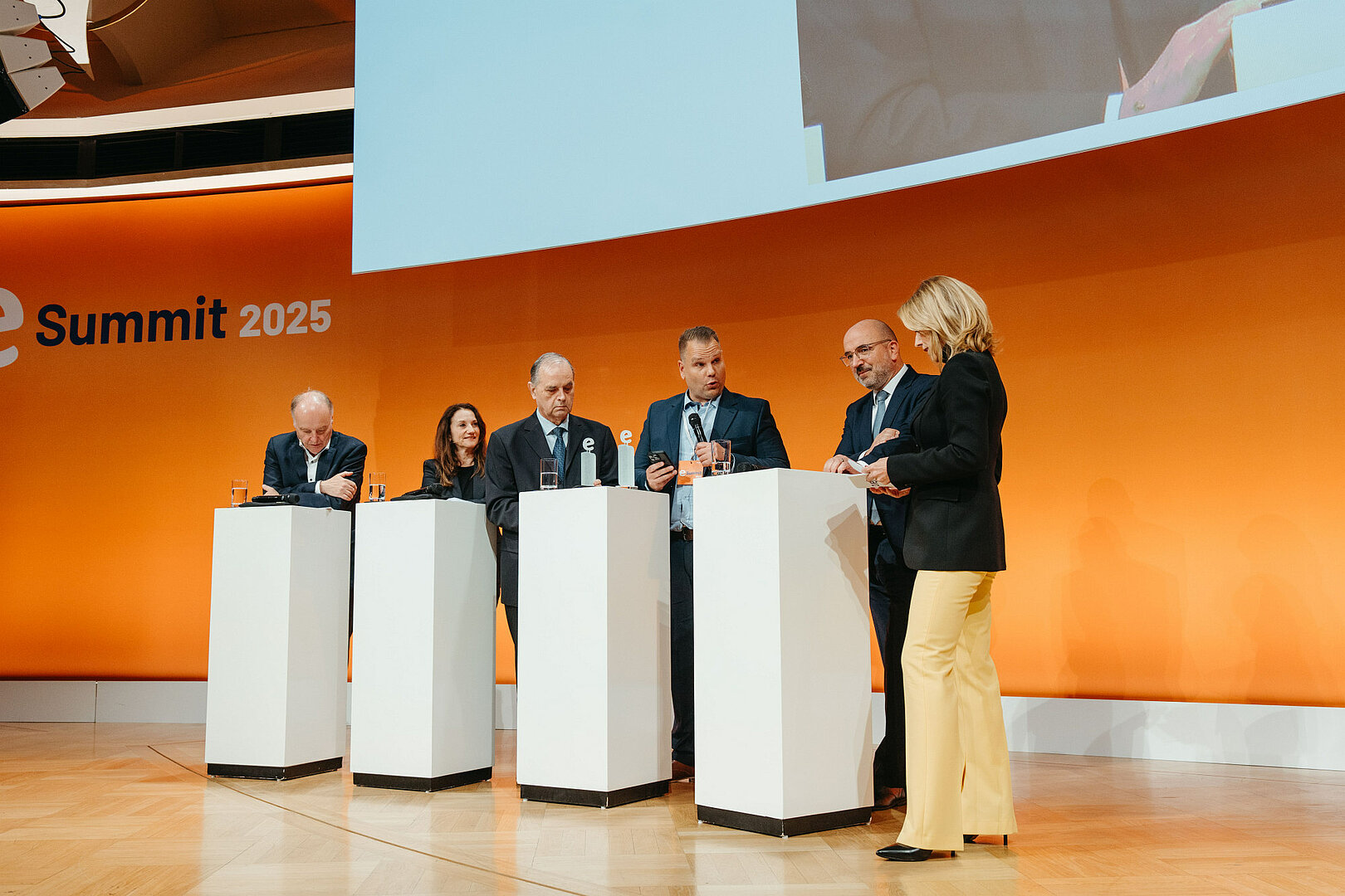 ZVEI zeichnet Swissbit und TU Dresden mit Electrifying Ideas Award 2025 aus