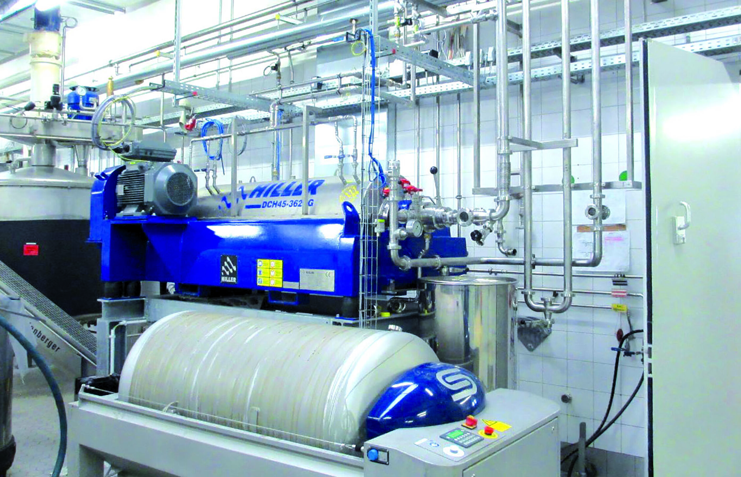 Bild 1 | Hiller bietet maßgeschneiderte Lösungen für anspruchsvolle Trennaufgaben. Im Bild: Dekanter in einer Chemieanwendung.