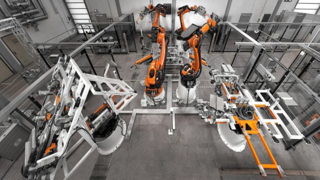 Bild 2 | In der Draufsicht: Auf Gleichstrom umgestellte Roboterzelle im SmartProduction Center von Kuka.