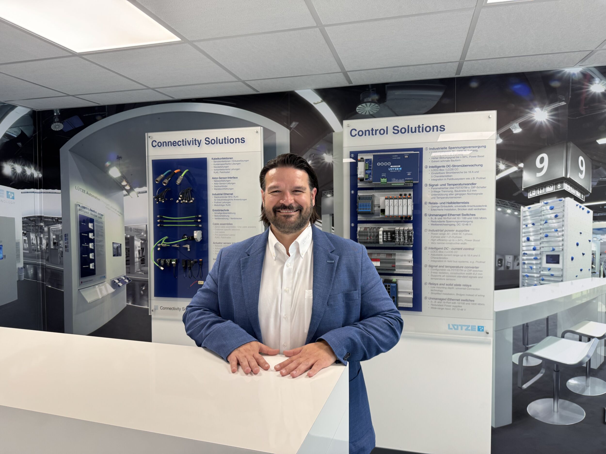 Dimitrios Koutrouvis, CEO der Friedrich Lütze GmbH: "Der Schaltschrank sowie dessen Kühlung und Montage mit Airstream bleibt bei uns natürlich weiterhin ein zentrales Element, doch der Trend zur Dezentralisierung und vernetzten Connectivity ist eindeutig.