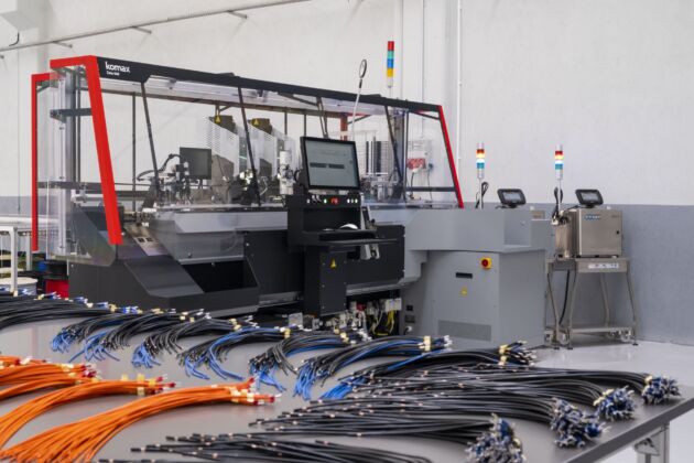 391052 Komax Maschine UVP 1