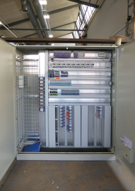 Bild 2 | Steuerungsschaltschränke für die Fernwirkungsanlagen der BLT.