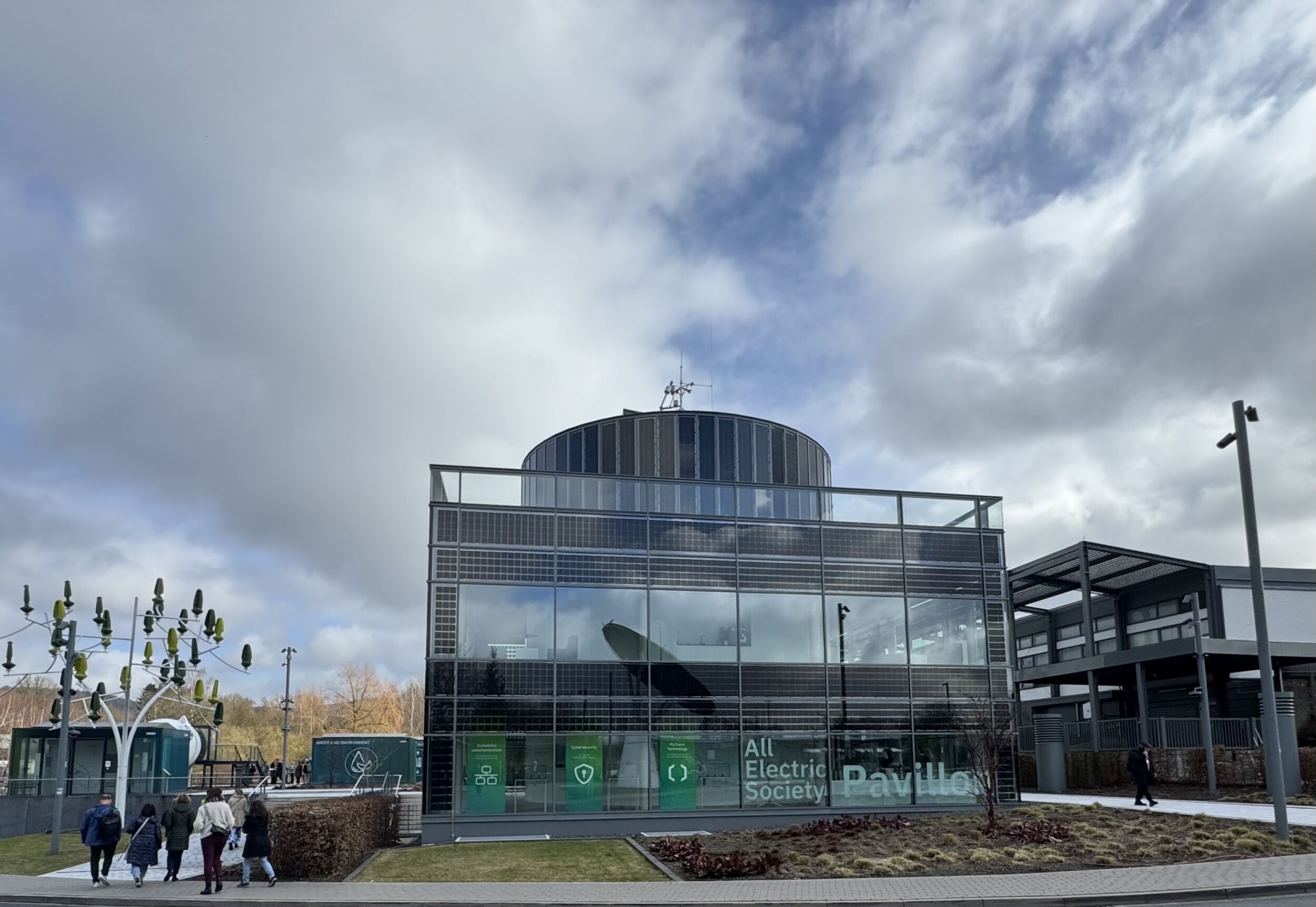 Bild 1 | Die Vorpressekonferenz zur Hannover Messe von Phoenix Contact fand im All Electric Society Park in Blomberg statt.